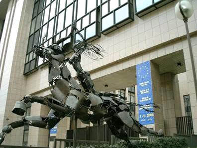 ▲유럽연합의 주요건물에는 '짐승을 탄 여자' Europa의 조형물이 만들어져 있다.